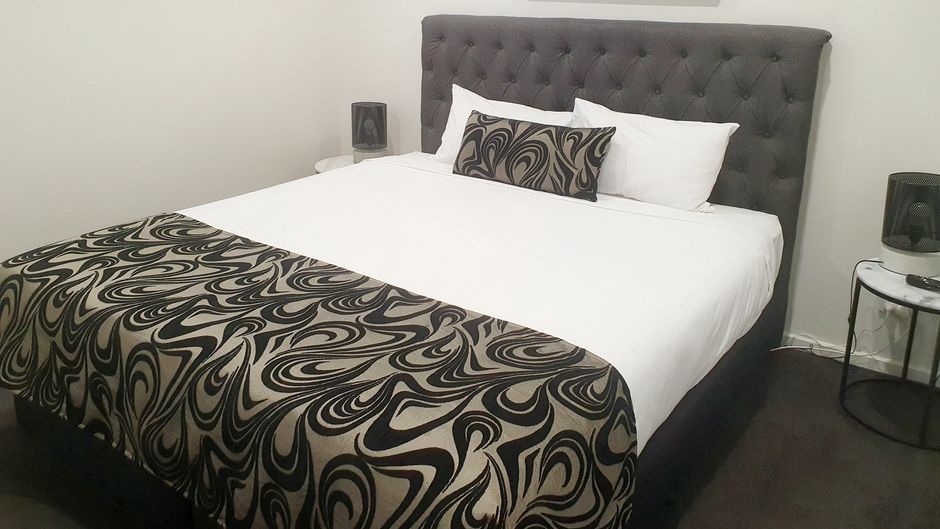 Addison Motor Inn Room