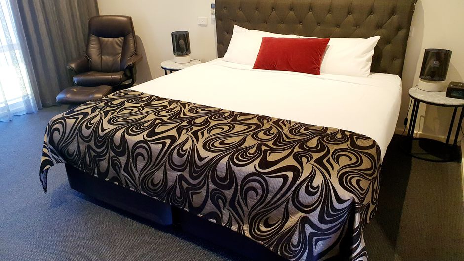 Addison Motor Inn Room
