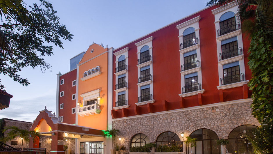 Holiday Inn Merida Exterior