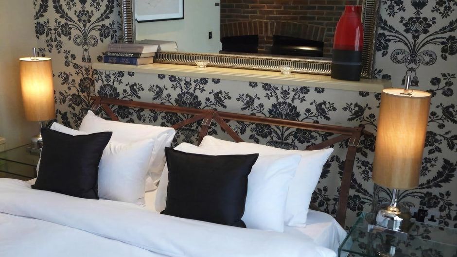 Manor Hotel Suite
