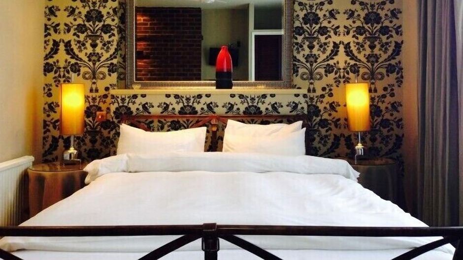 Manor Hotel Suite