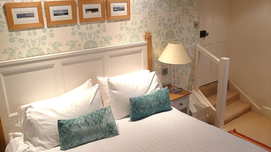 Manor Hotel Room