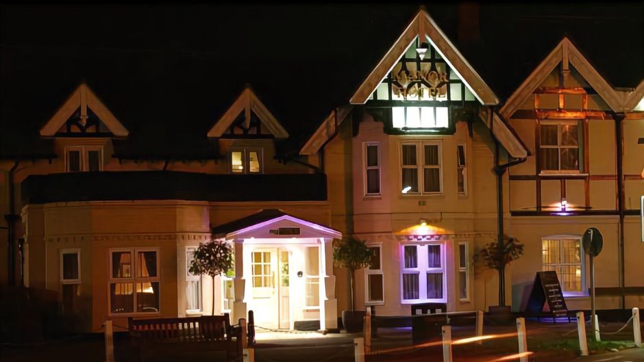 Manor Hotel Exterior