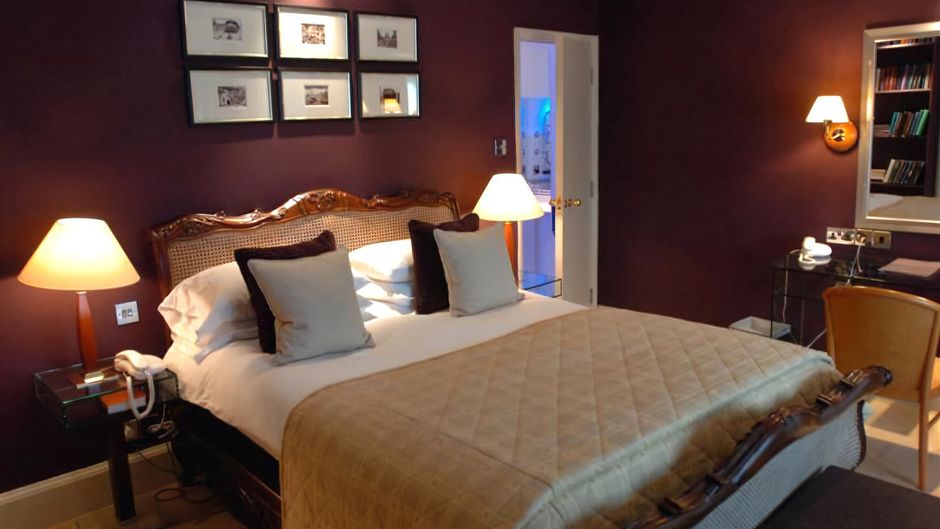 Manor Hotel Suite