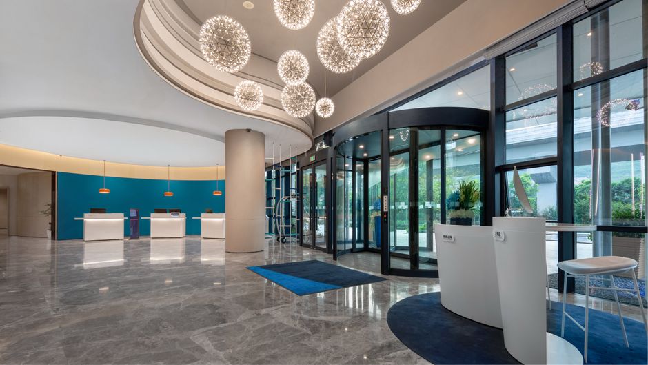 Holiday Inn Express Airport Zone Exterior