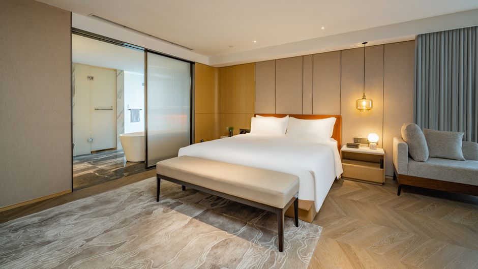 Holiday Inn Shanghai Huaxia Suite