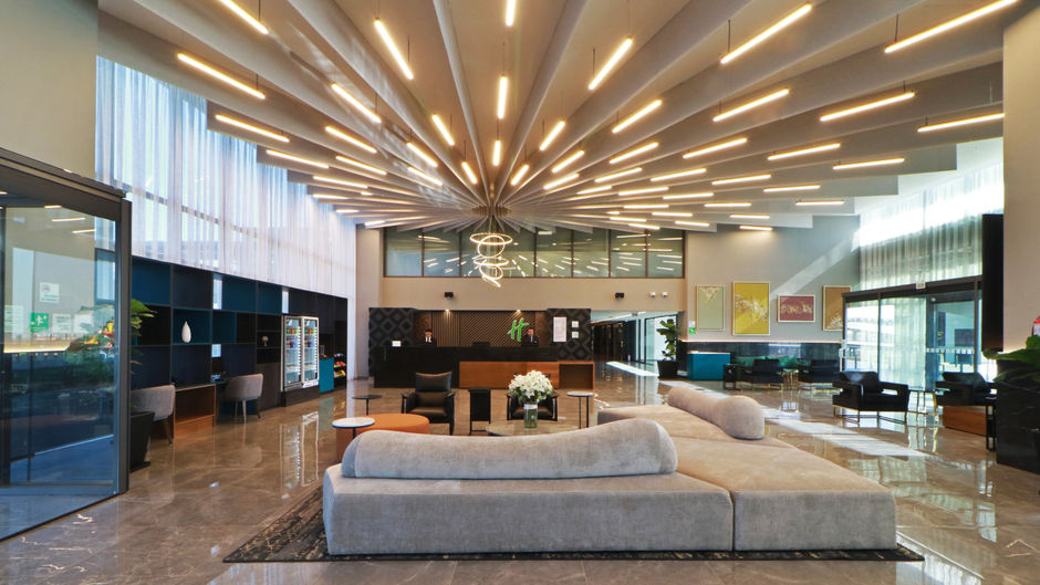 Holiday Inn Felipe Angeles Airport Lobby