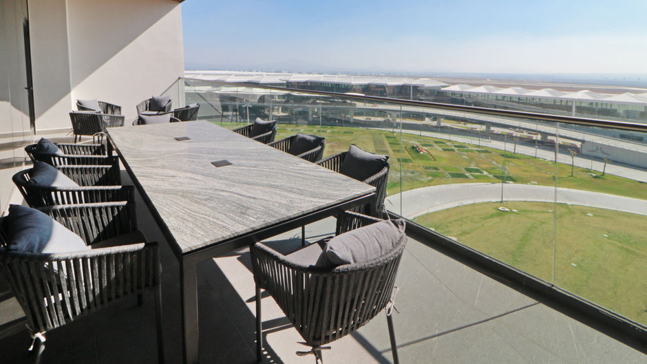 Holiday Inn Felipe Angeles Airport Restaurant