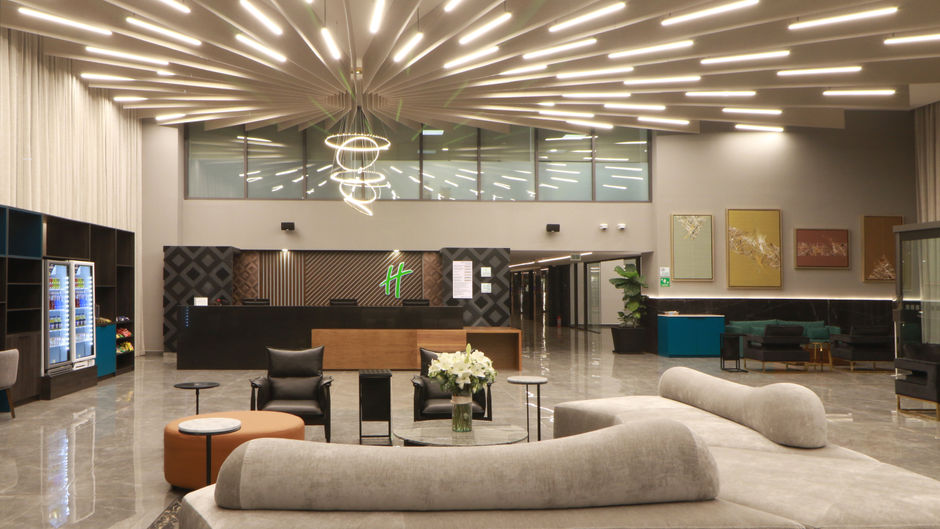Holiday Inn Felipe Angeles Airport Lobby