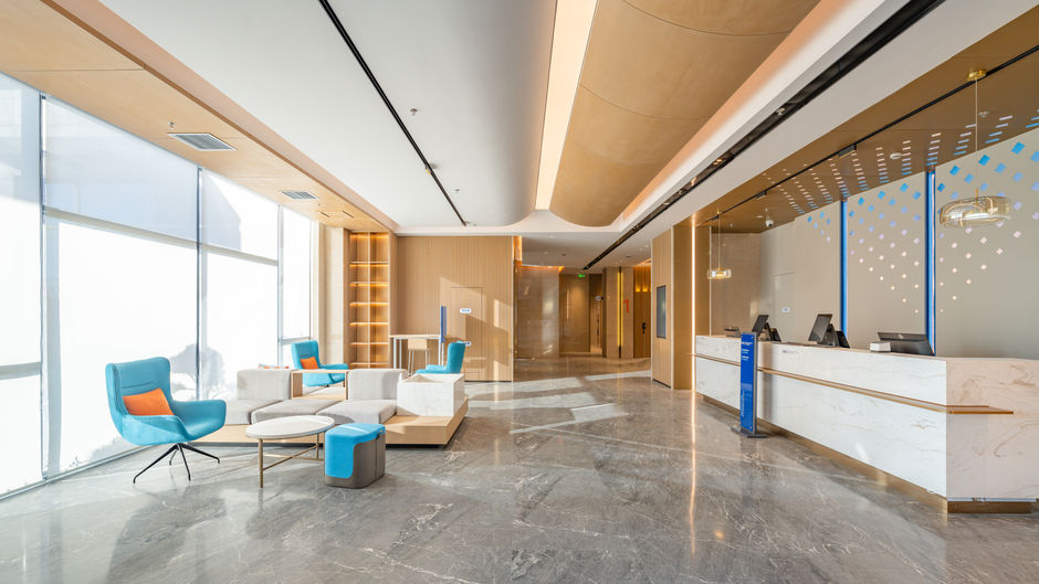 Holiday Inn Express Luzhi Exterior