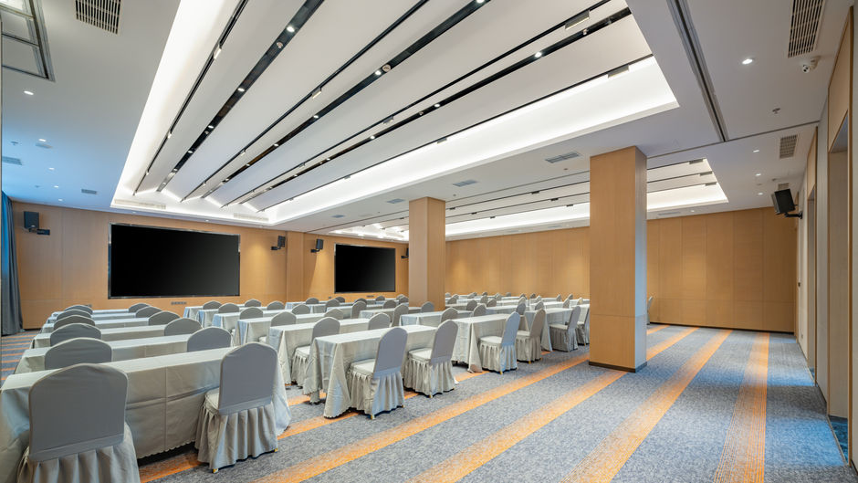 Holiday Inn Express Luzhi Meeting