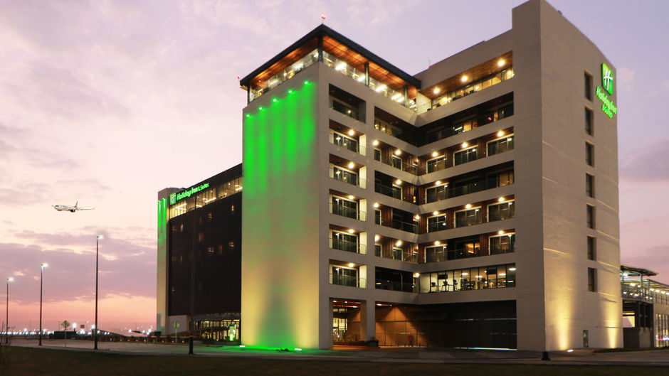 Holiday Inn Felipe Angeles Airport Exterior