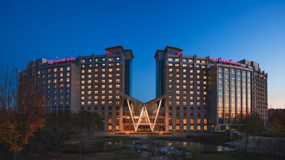 Crowne Plaza International Airport Exterior