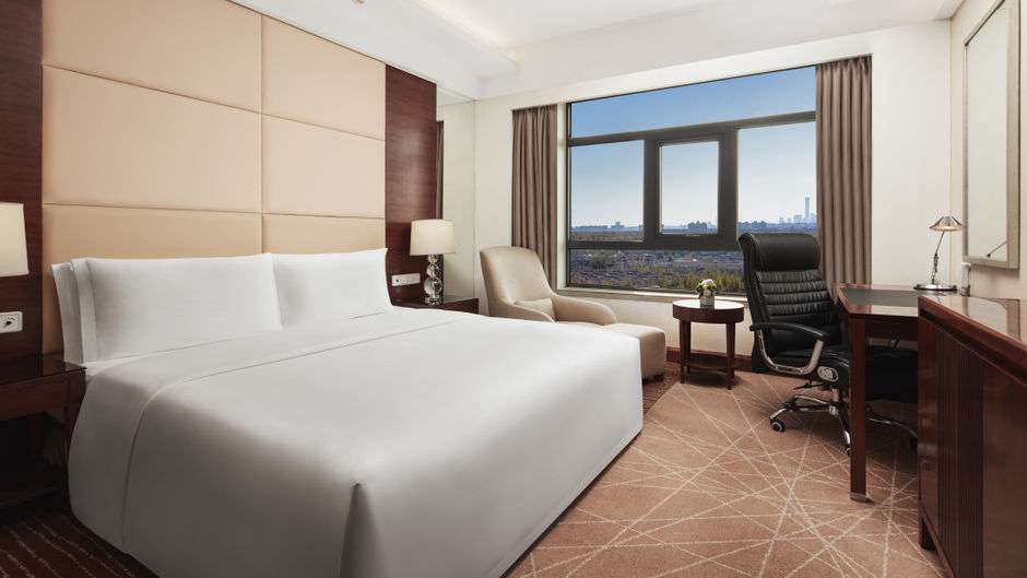 Crowne Plaza International Airport Room