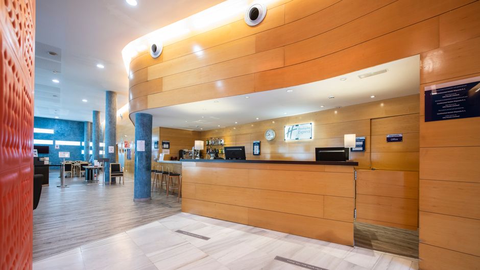 Holiday Inn Express Barcelona Lobby