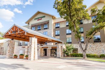 Courtyard New Braunfels River Village