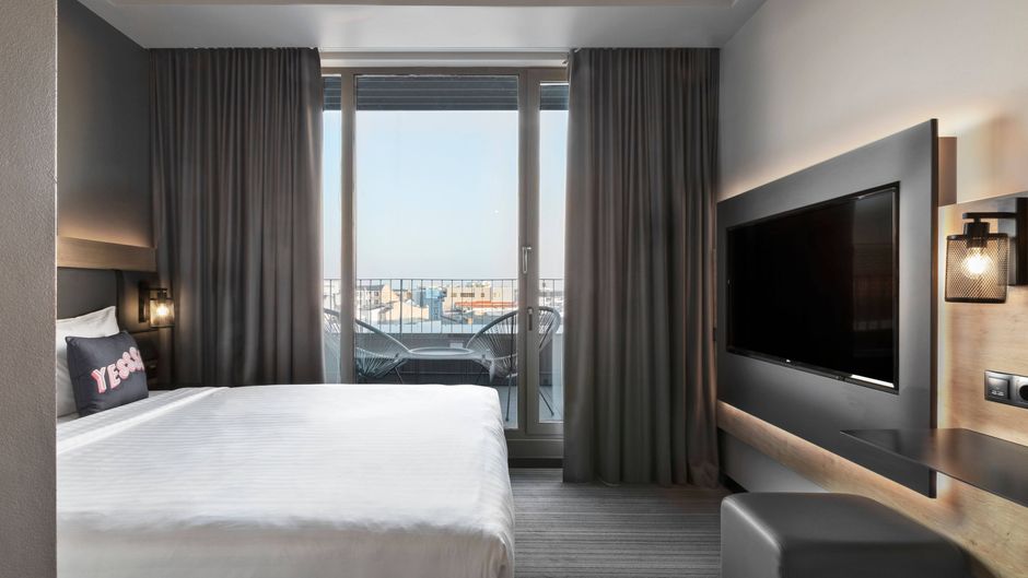 Moxy Bucharest Old Town Room