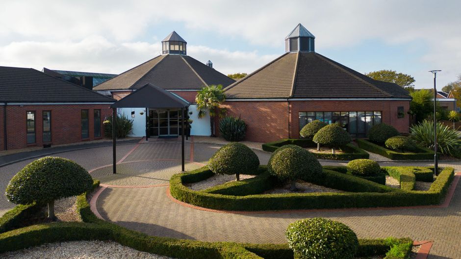 Delta Hotels Waltham Abbey Exterior