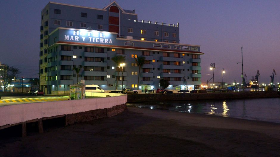 Hotel Mar y Tierra Exterior