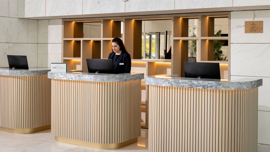 Crowne Plaza Caparica Lisbon Lobby