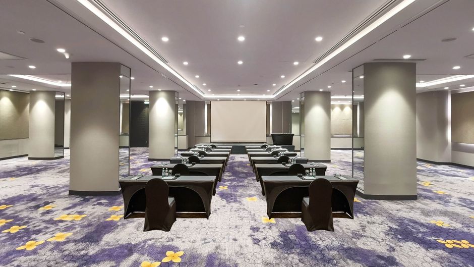 Holiday Inn Bangkok Meeting