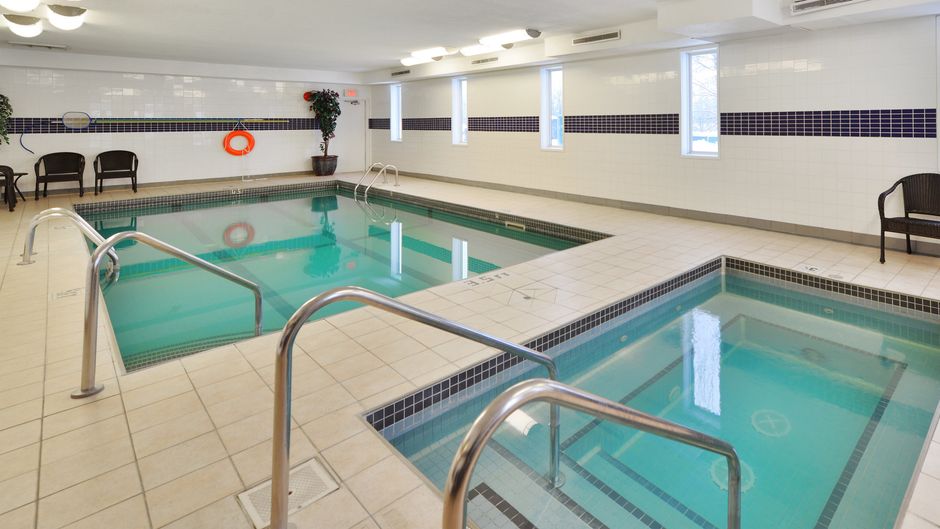 Prestige Inn Golden Pool