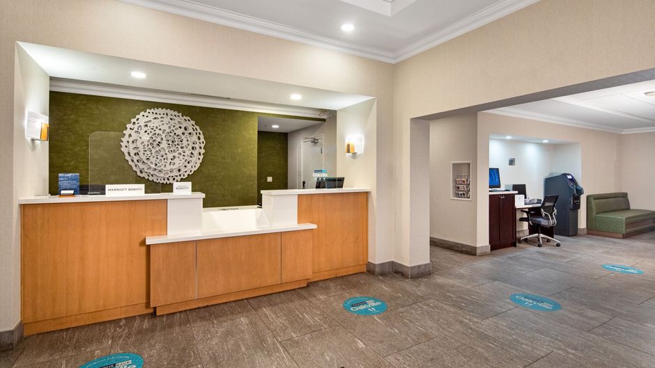 Fairfield Inn & Suites Toronto Oakville Lobby