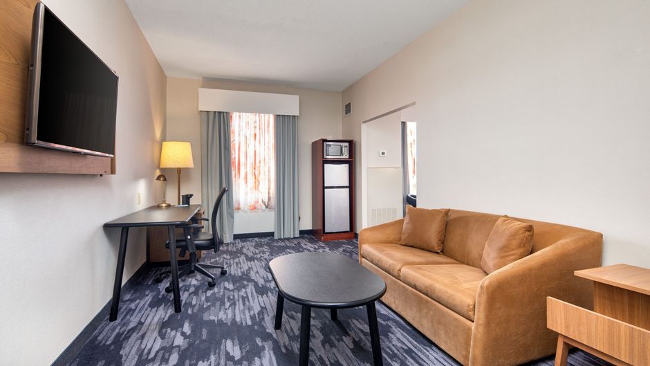 Fairfield Inn & Suites Toronto Oakville Room