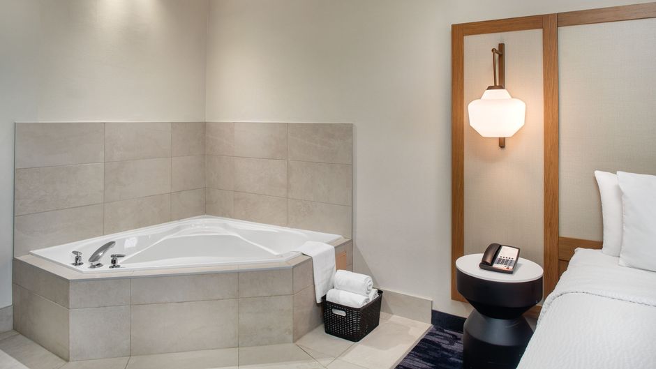Fairfield Inn & Suites Toronto Oakville Room