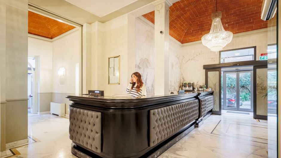 Hotel Embassy City Resort Lobby