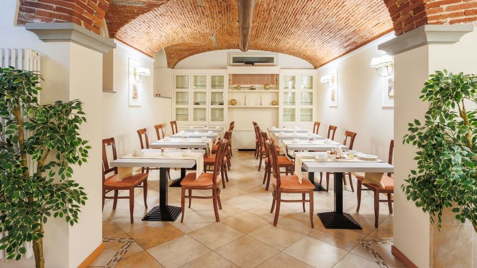 Hotel Embassy City Resort Restaurant