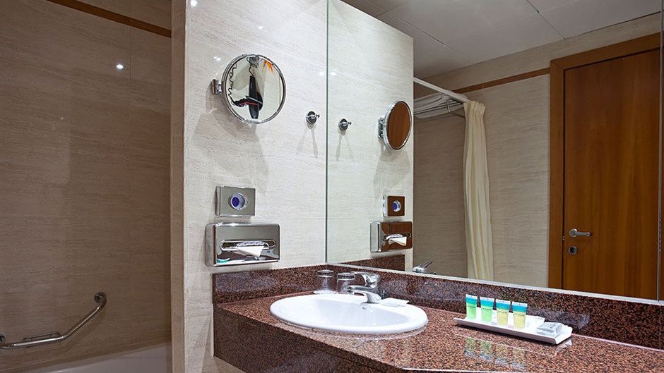 Hotel ILUNION Les Corts Spa Room