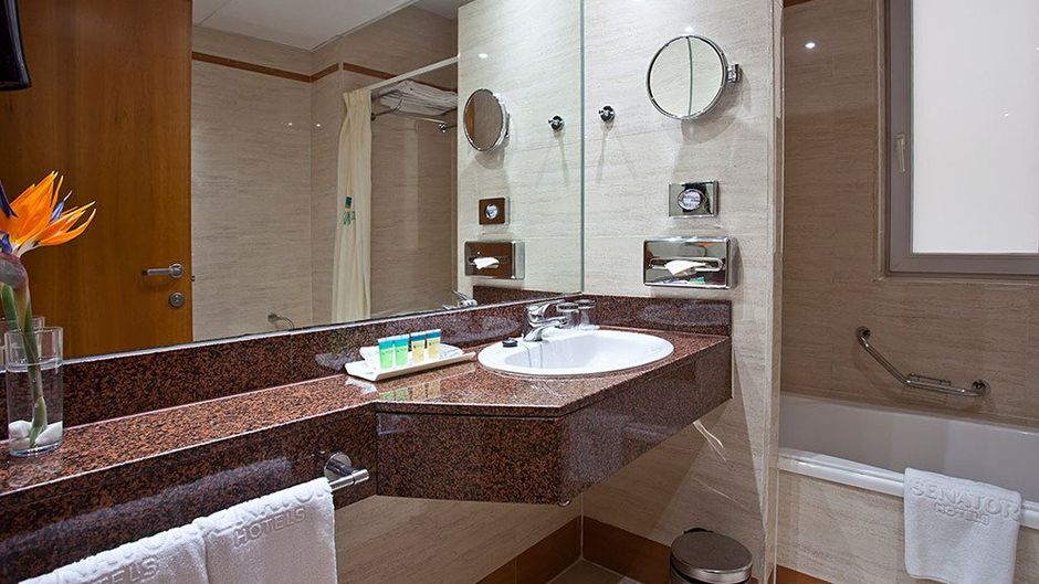 Hotel ILUNION Les Corts Spa Room