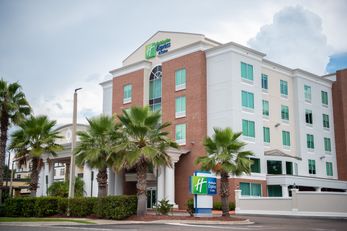 Holiday Inn Express Hotel & Suites