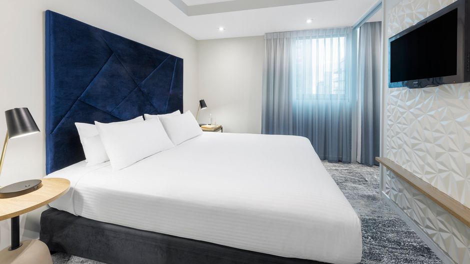Brady Apartment Hotel Flinders Street Room