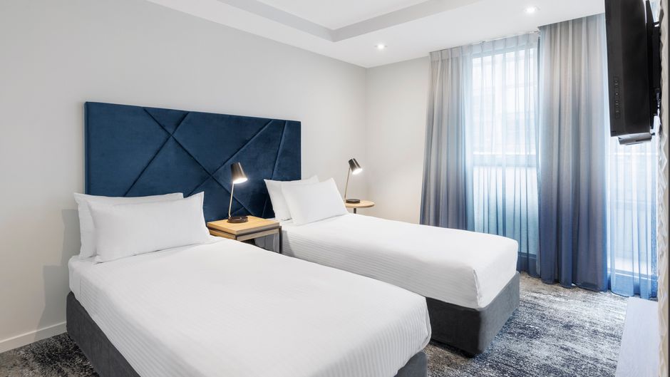 Brady Apartment Hotel Flinders Street Room