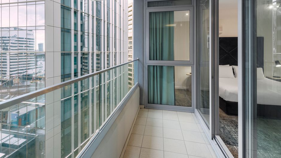 Brady Apartment Hotel Flinders Street Room