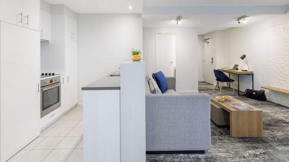 Brady Apartment Hotel Flinders Street Room