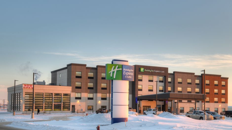 Holiday Inn Express Suites Moose Jaw Exterior
