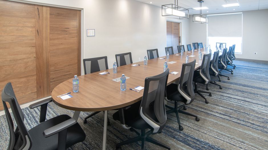 Holiday Inn Express Suites Moose Jaw Meeting