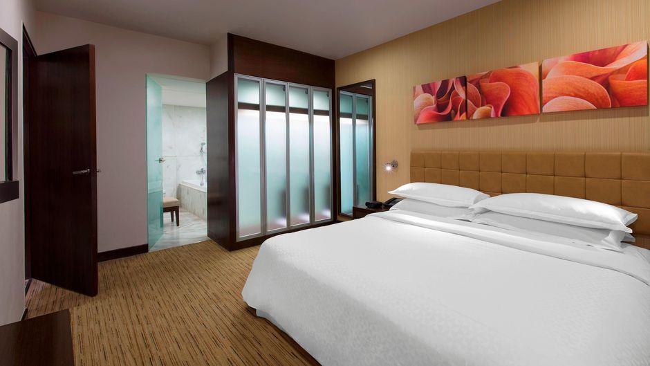 Four Points Hotel & Serviced Apts, Pune Suite
