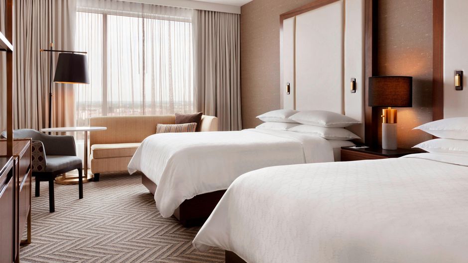 Sheraton Saint-Hyacinthe Hotel Room