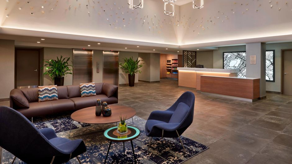 Fairfield Inn & Suites Montreal Downtown Lobby