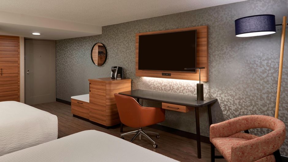 Fairfield Inn & Suites Montreal Downtown Room