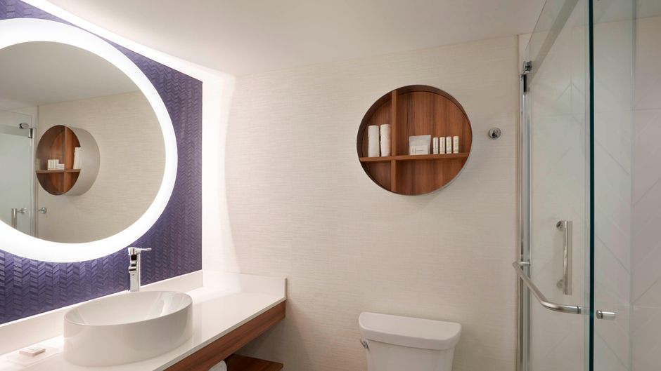 Fairfield Inn & Suites Montreal Downtown Room
