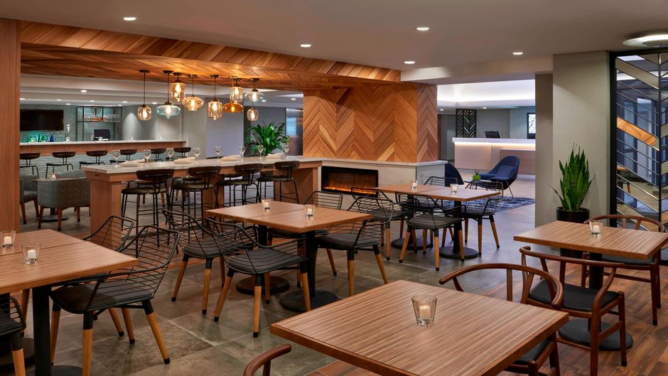 Fairfield Inn & Suites Montreal Downtown Restaurant
