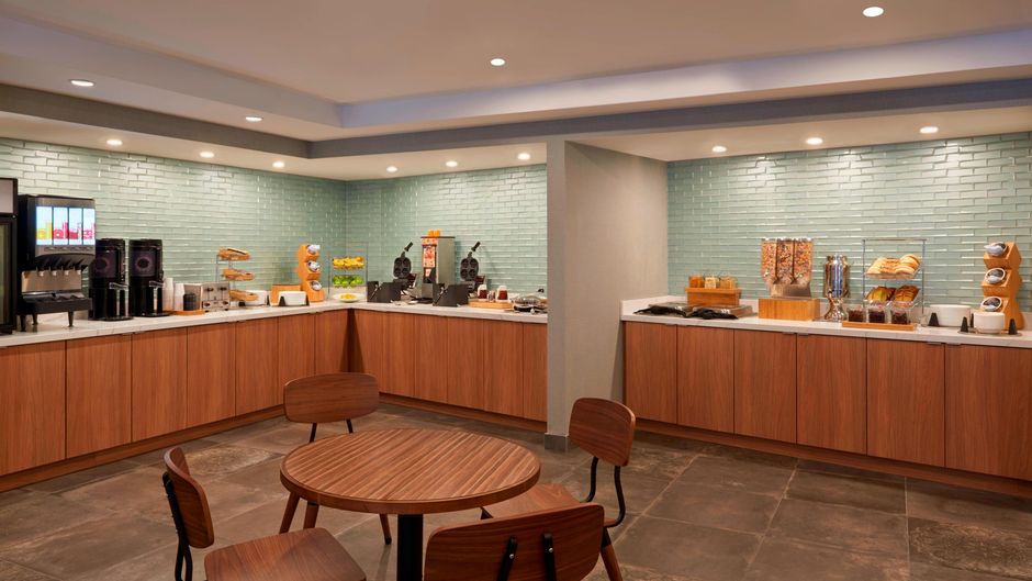 Fairfield Inn & Suites Montreal Downtown Restaurant