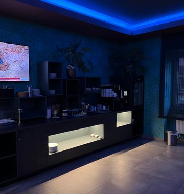Attache Hotel