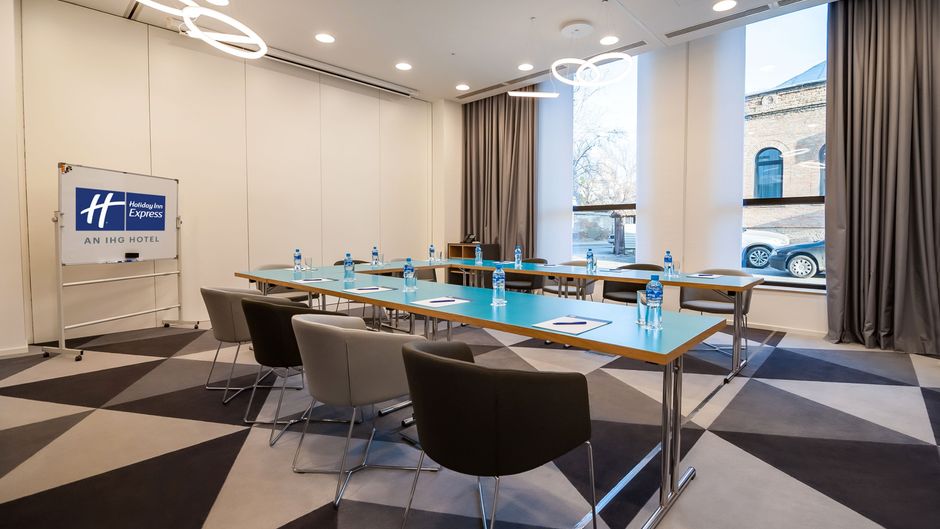 Holiday Inn Express Avlabari Meeting