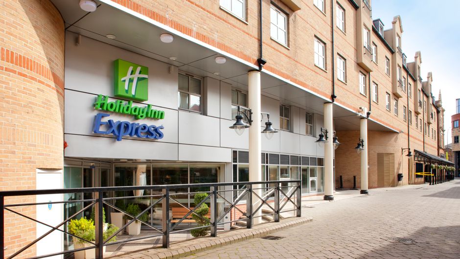 Holiday Inn Express London-Hammersmith Exterior